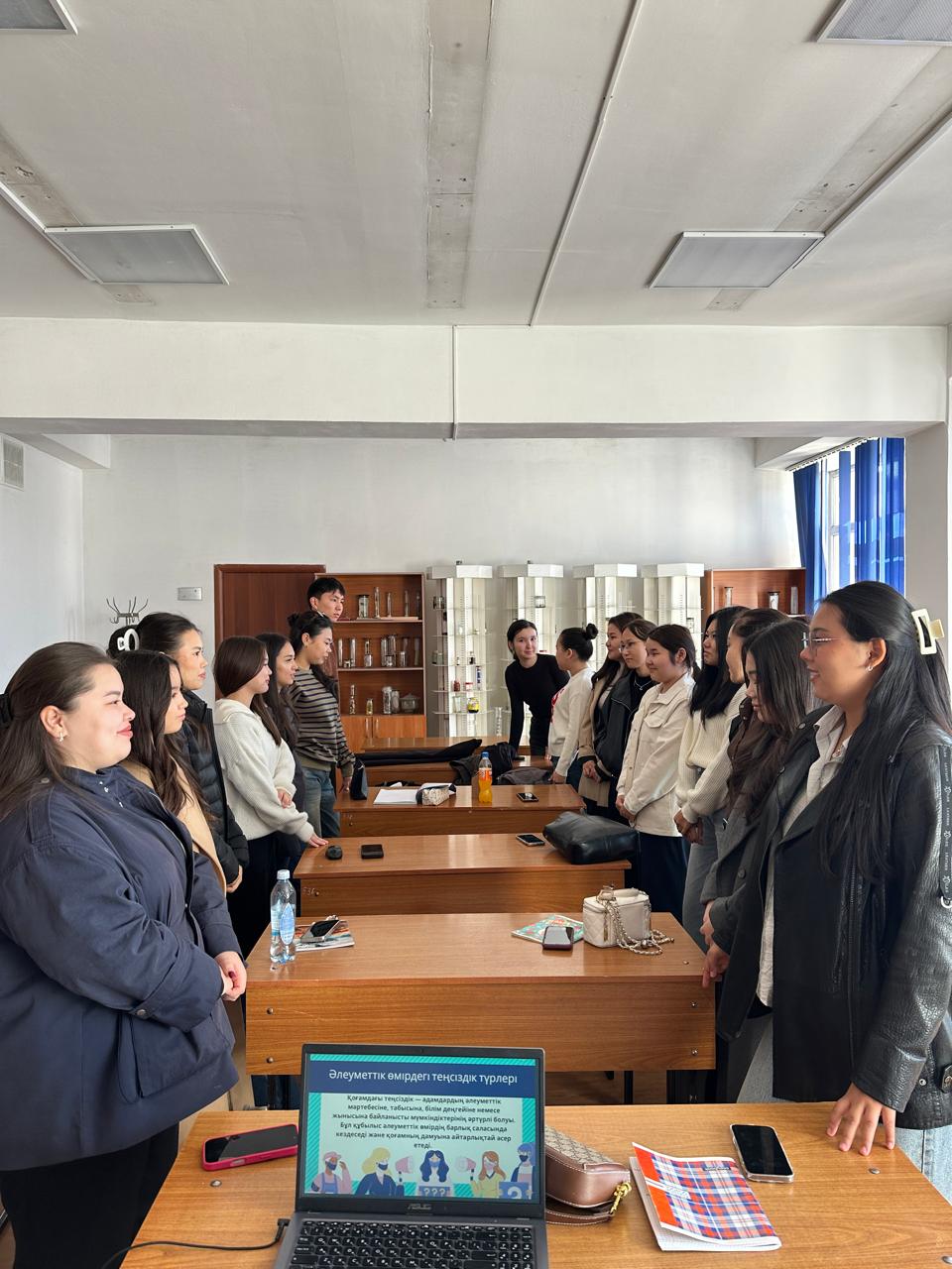 Қоғамдағы теңсіздікті қысқартудың маңыздылығы: биологиялық заңдылықтармен салыстырмалы талдау